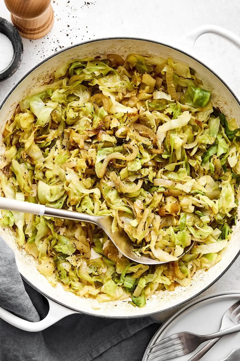 Sautéed Cabbage w/Caramelized Onions 🌱